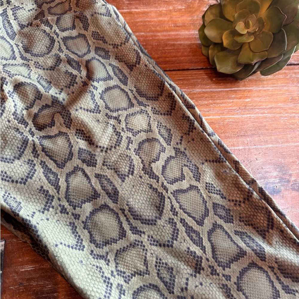 Green Snake Print Flare Pants - Picture 6 of 8